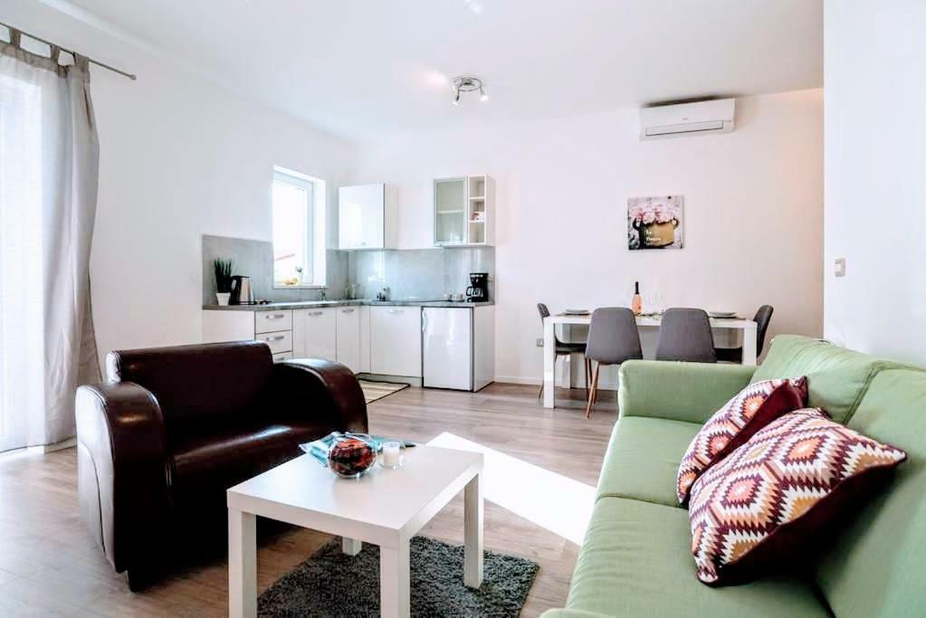 Holiday Apartments Mediterraneo Funtana Εξωτερικό φωτογραφία