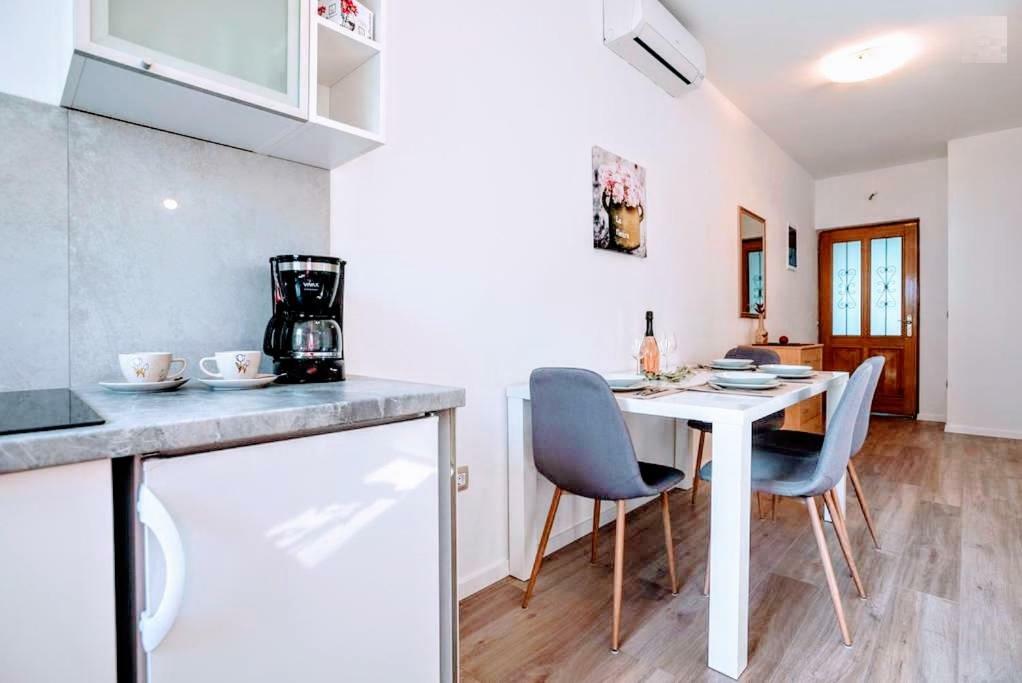 Holiday Apartments Mediterraneo Funtana Εξωτερικό φωτογραφία